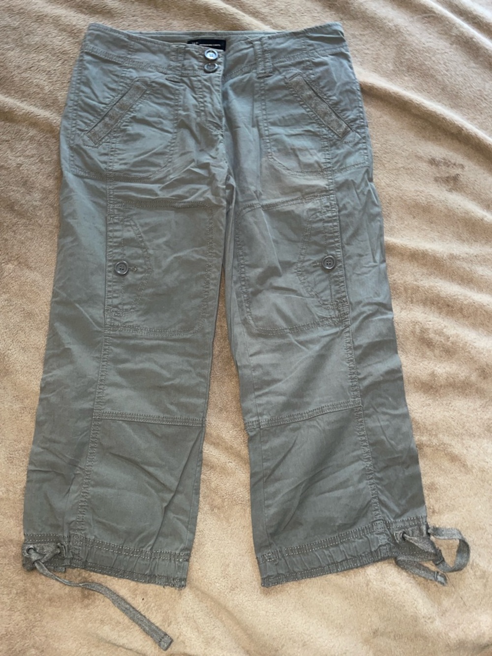 INC International Concepts Olive Green Cargo Capris